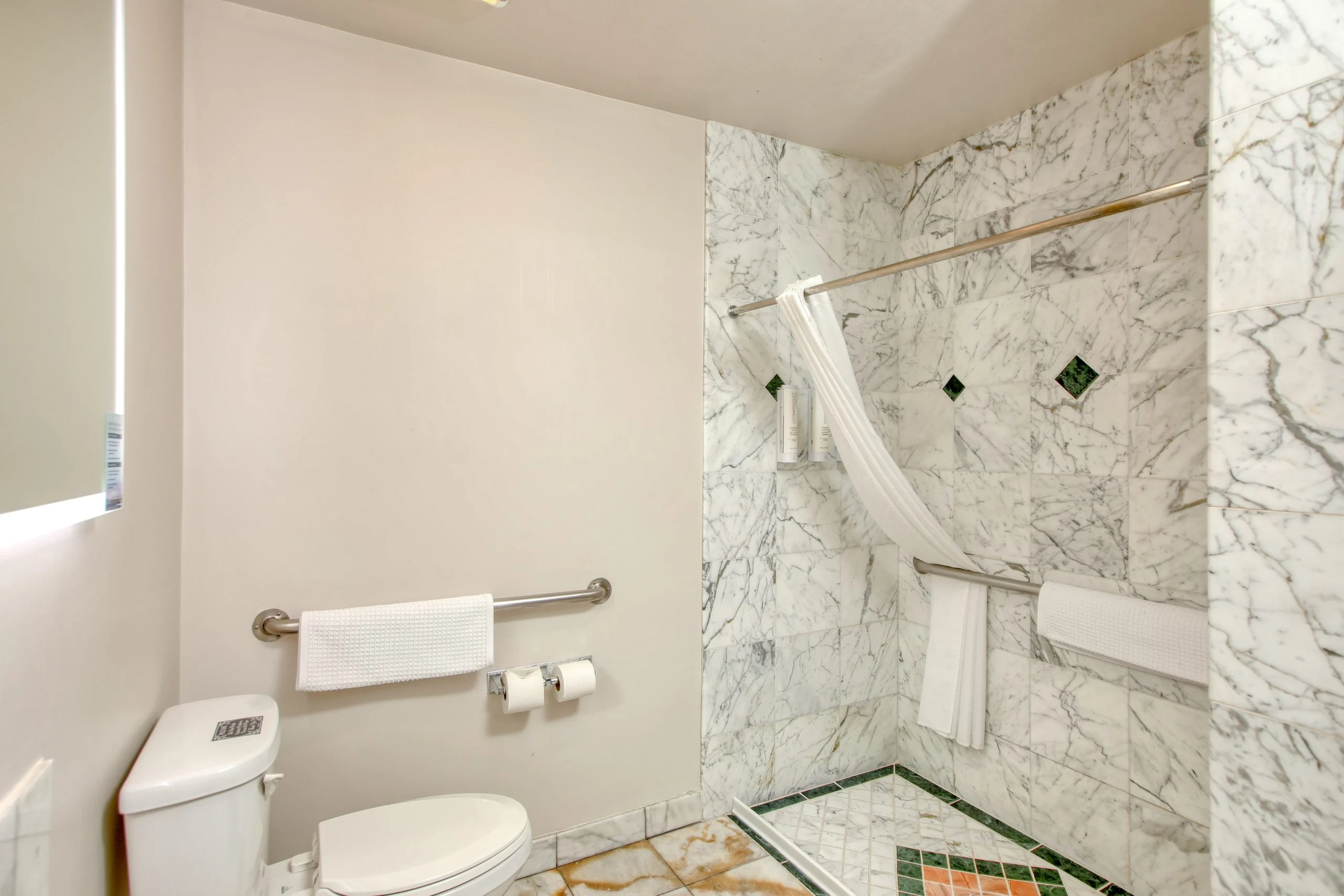 Boardwalk Spa Suite (Room 115)